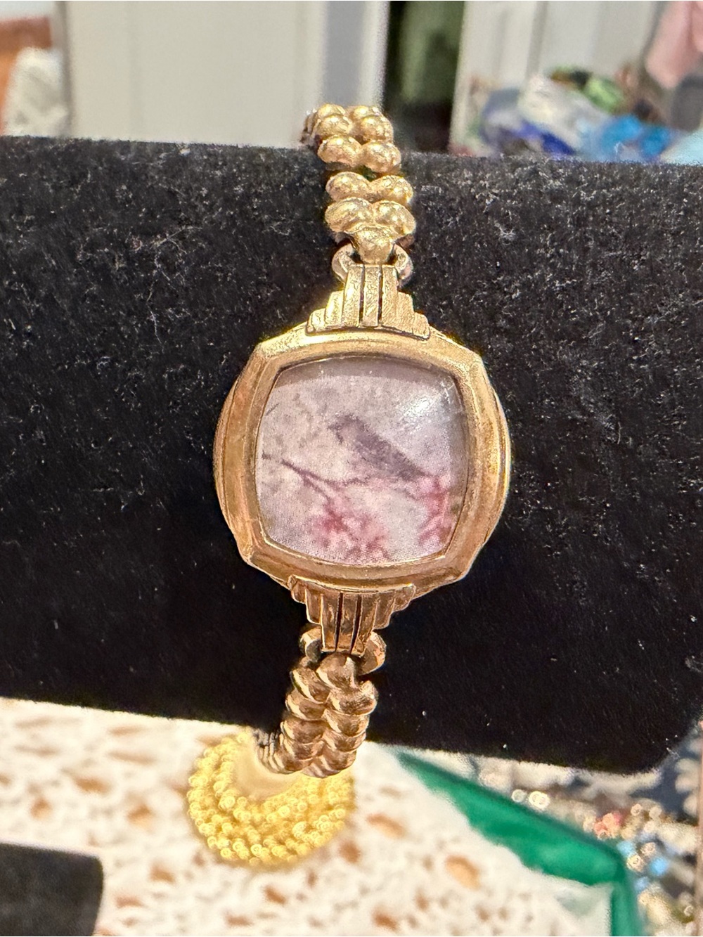 1940s Gold Tone Expansion Bracelet w/ Bird Face